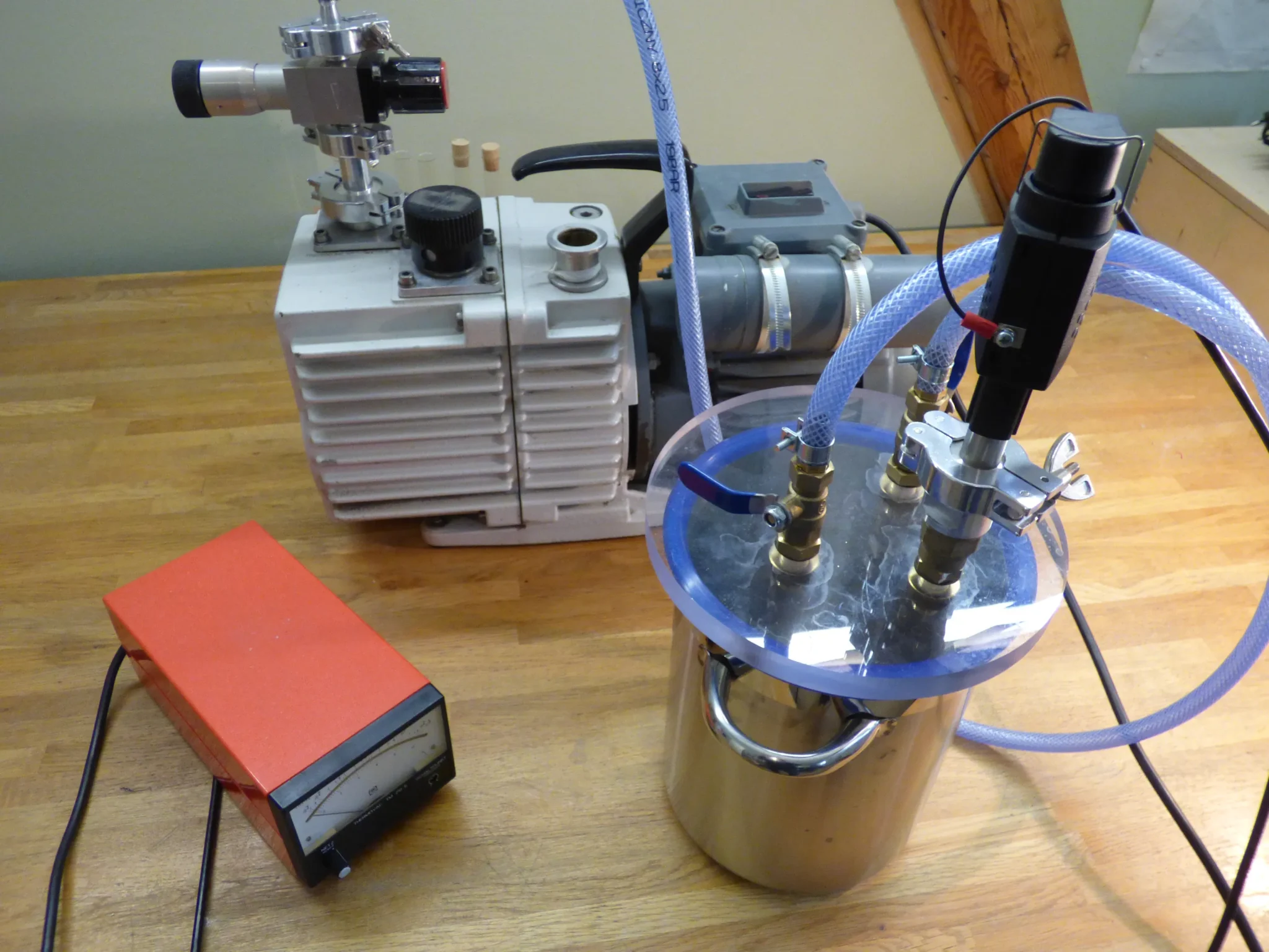 Rohdichte und Porosität mittels Vakuummethode - determination of bulk density and pores by vacuum