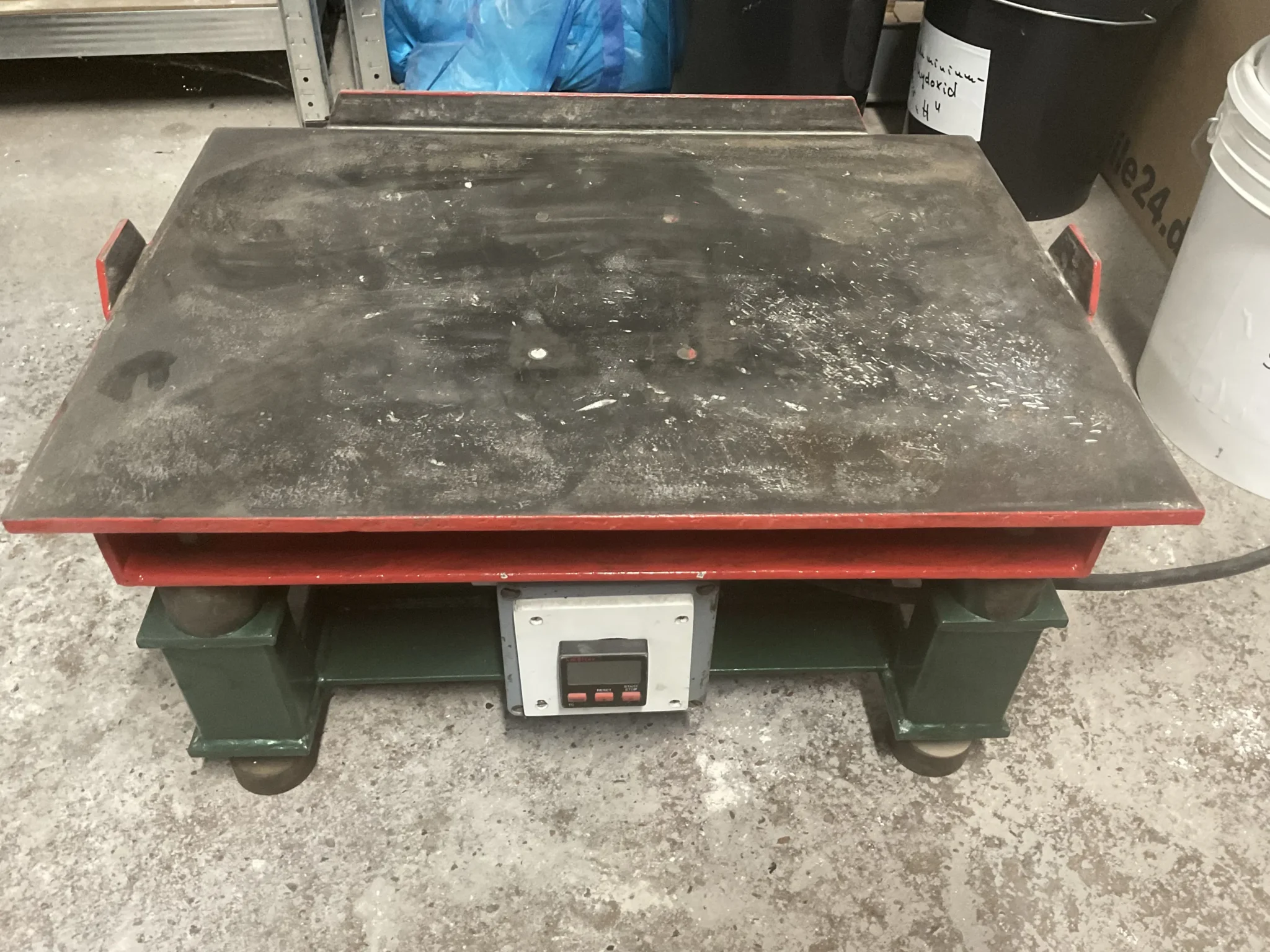 Rütteltisch für Betonproben - vibration table for castables